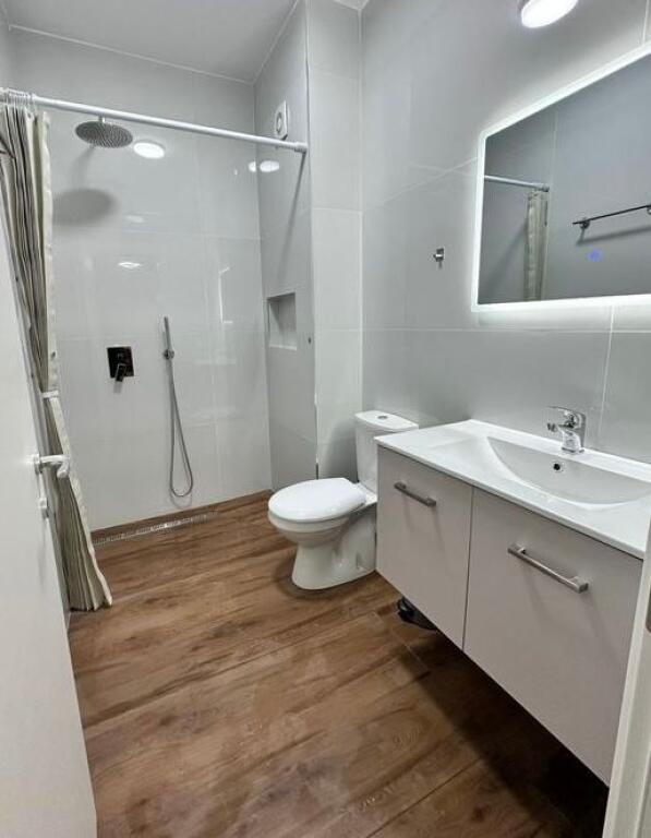 Shitet apartament 2+1+2