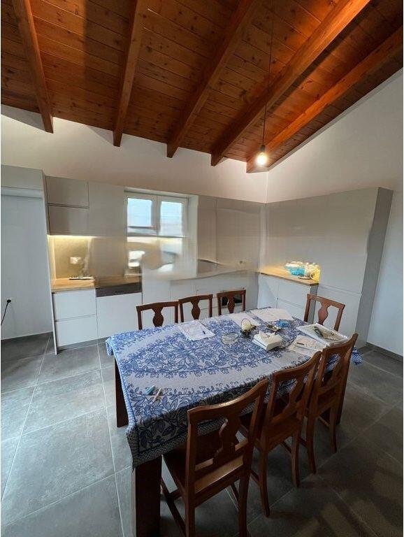 Apartament 3+1+2+ 2 Poste Parkimi Me Qira prane Liqenit i Farkës, Tiranë - 600 E