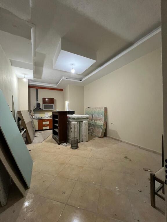 GOLEM GARSONIER NE KAT TE PARE, HYRJE E VECUAR, BALLKON