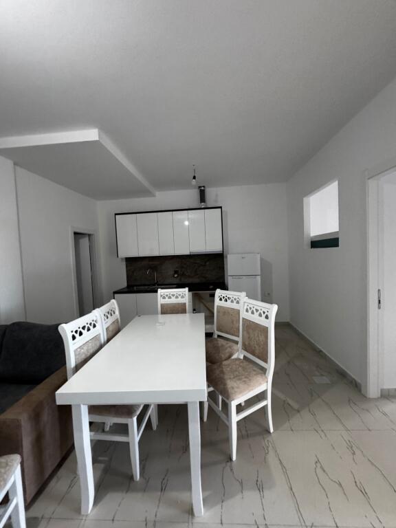 Shtëpi me qera 2+1-laprak,rruga llazar shapatini