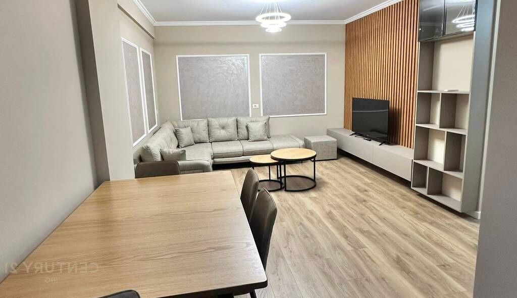 Shitet apartament 2+1+2