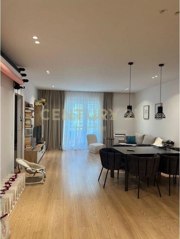 Apartament 2+1+2 per shitje tek Liqeni i Thate, prane Raddison