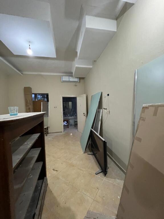 GOLEM GARSONIER NE KAT TE PARE, HYRJE E VECUAR, BALLKON