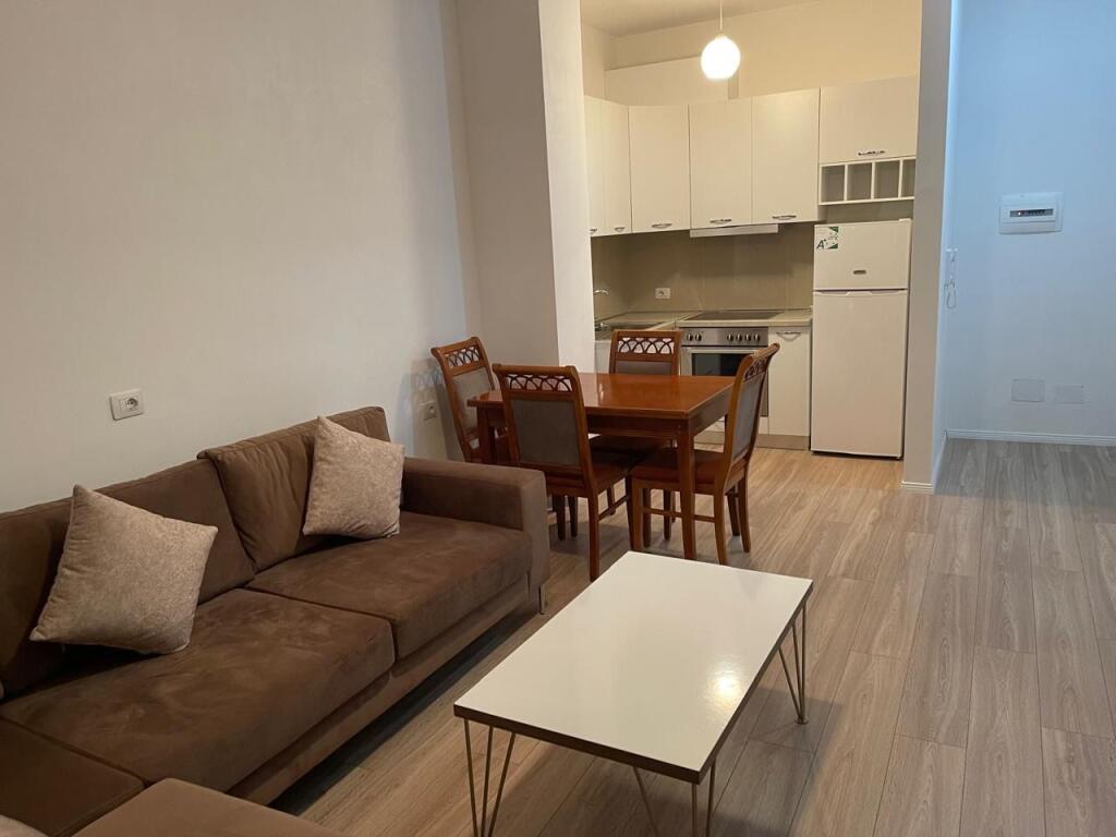 Apartament 1+1 me qira prane Selvise!