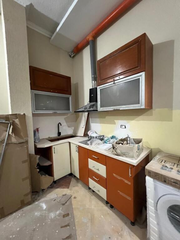 GOLEM GARSONIER NE KAT TE PARE, HYRJE E VECUAR, BALLKON