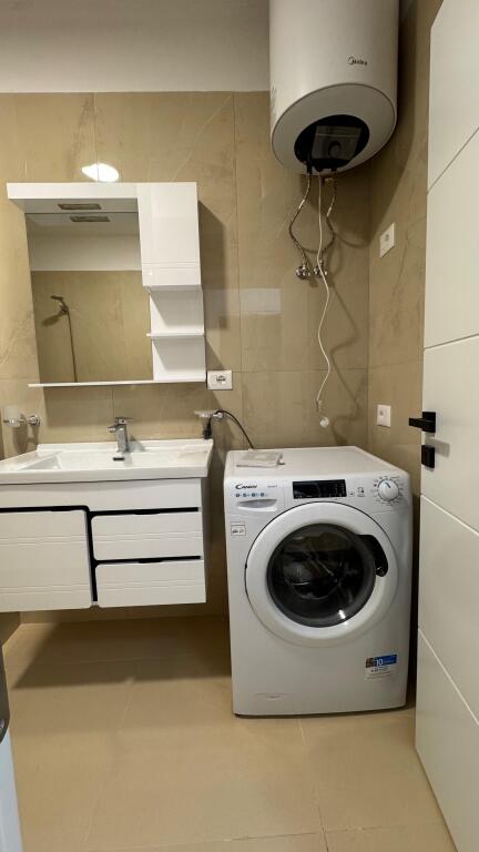 Super ap 2+1 tek 21-dhjetori ( ndre mjeda )