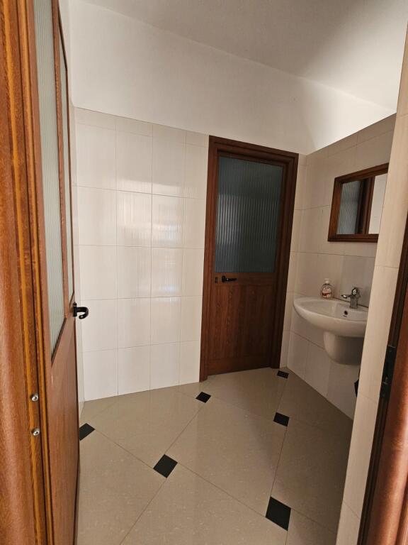 JEPET ME QIRA AMBIENT BIZNESI – 200 m²