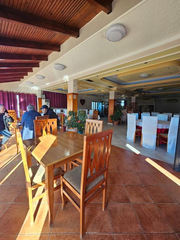 JEPET ME QIRA AMBJENT BIZNESI 180m²