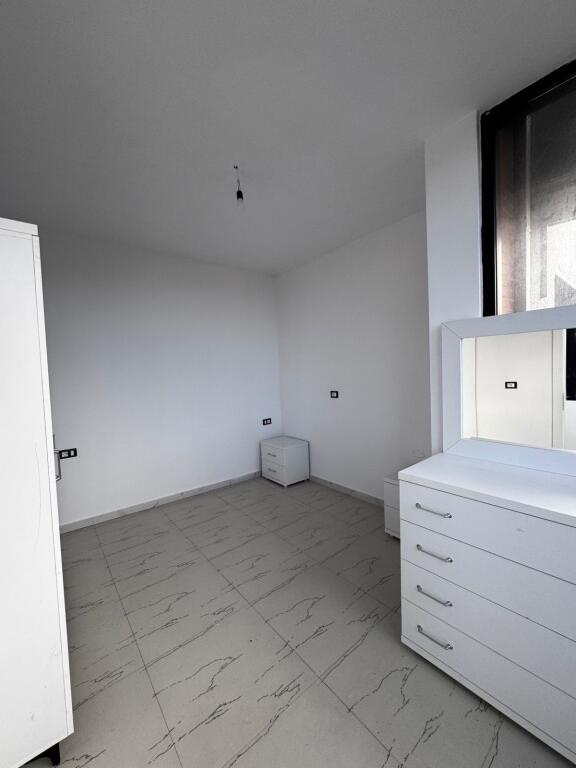 SHTËPI ME QERA 1+1 – LAPRAKË, RR. “LLAZAR SHAPATINI”