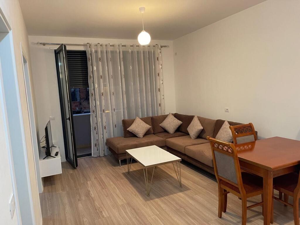 Apartament 1+1 me qira prane Selvise!