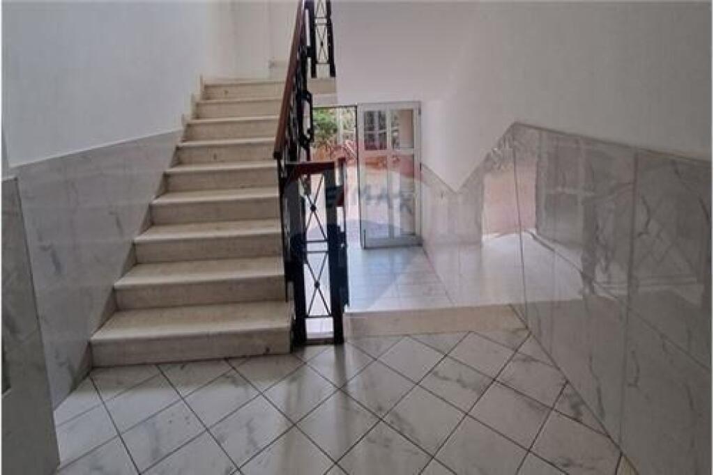 Apartament 2+1 me qera tek Kisha Ortodokse,Vlore