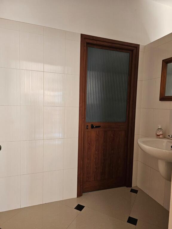 JEPET ME QIRA AMBIENT BIZNESI – 200 m²