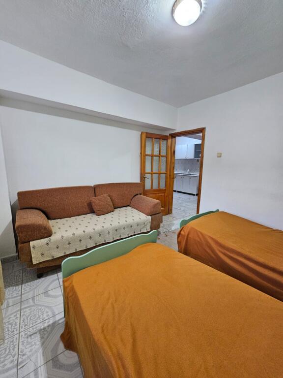 Apartament 2+1 për Qira – Zona e Spitalit