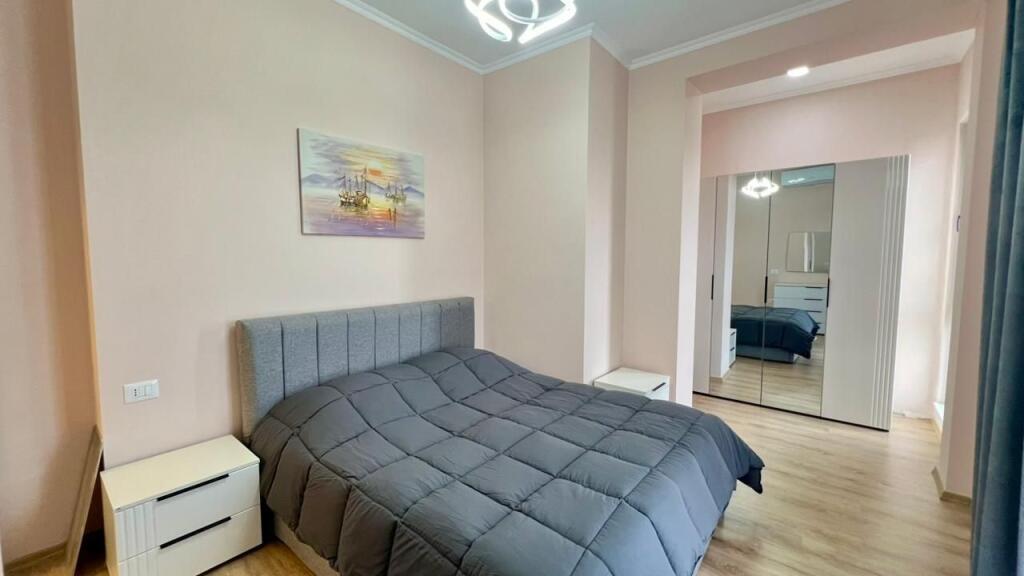 Me Qera : 1+1📍Bulevardi i Ri - Rr.Siri Kodra (Pllt.V2025) - 60,000 Lek - S.75m² - Kt.6 ||✨100% e Re e Pabanuar me Pare✨