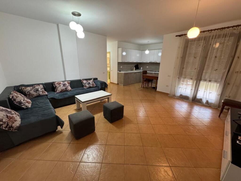 apartament 2+1 me qira tek Kopshti Botanik