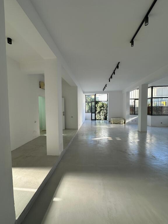 Ambient Bisnes për Qera – 100 m² – Qendra e Tiranës