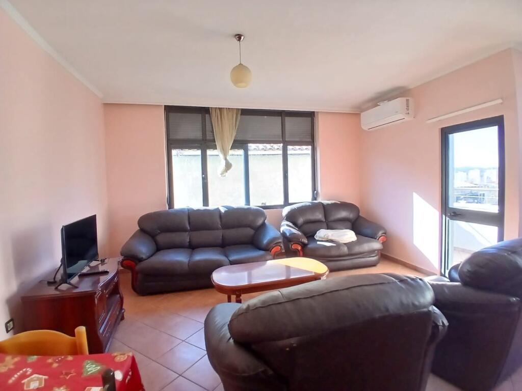 Jepet Me Qera Apartament 2+1+2 Tualete + 2 Ballkone