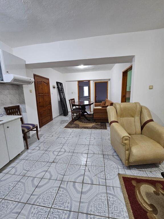 Apartament 2+1 për Qira – Zona e Spitalit