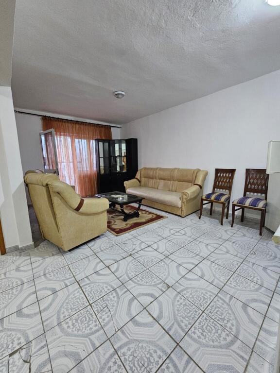 Apartament 2+1 për Qira – Zona e Spitalit