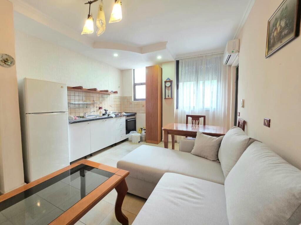 Apartament 1+1, Shkolla e Baletit!