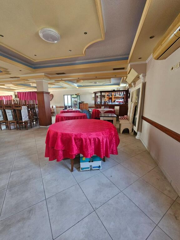 JEPET ME QIRA AMBJENT BIZNESI 180m²