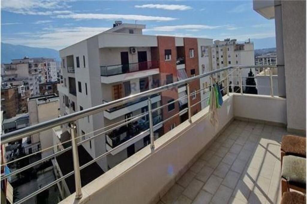 Apartament 2+1 me qera tek Kisha Ortodokse,Vlore
