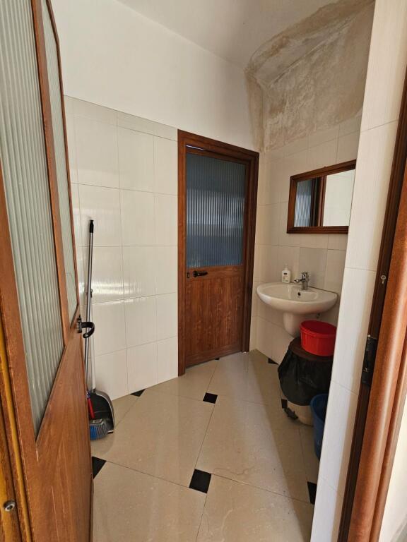 JEPET ME QIRA AMBIENT BIZNESI – 200 m²