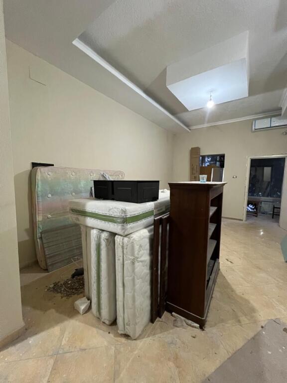 GOLEM GARSONIER NE KAT TE PARE, HYRJE E VECUAR, BALLKON