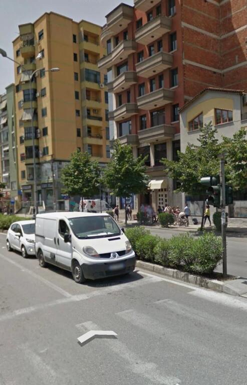 Negozio in affitto - Via principale. Sup 40m2 (vicino a Oslos 21-Dhjetori)