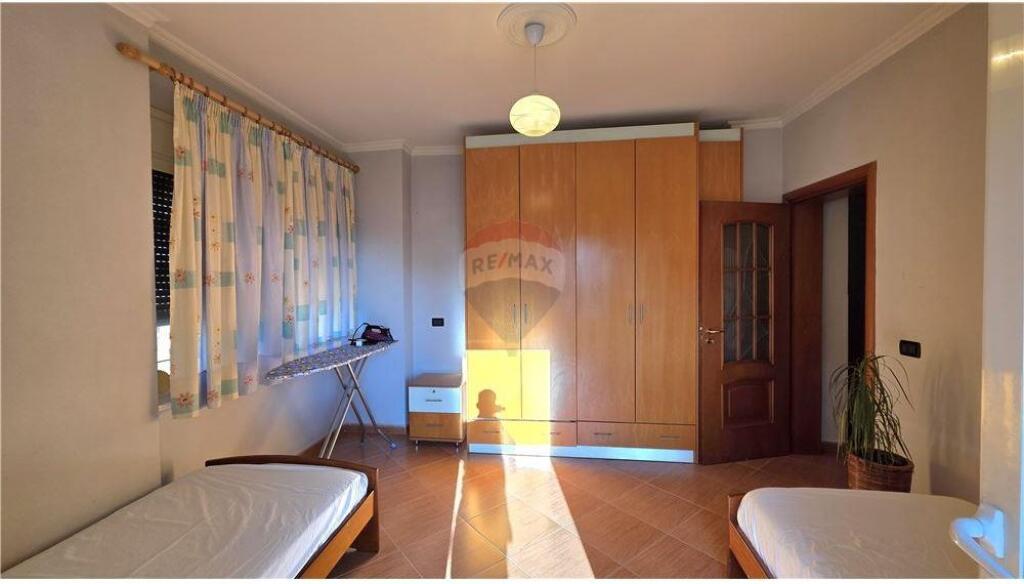 Apartament 2+1 me qera ne Bulevard,Vlore