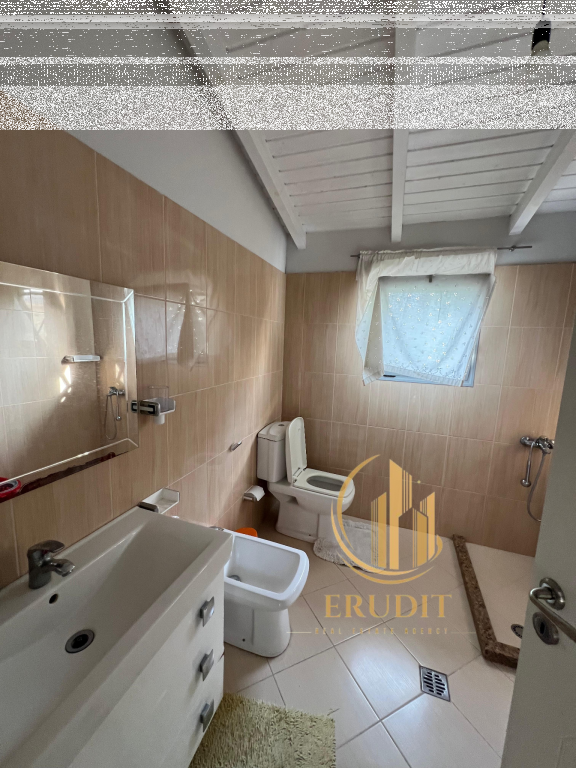 Jepet me qira  Apartament 4+1 i mobiluar