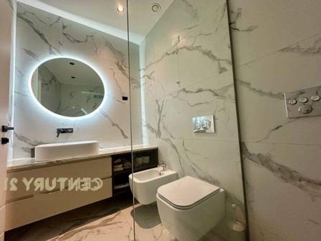 Ofrojm apartament luksoz per Shitje Lake View Residence