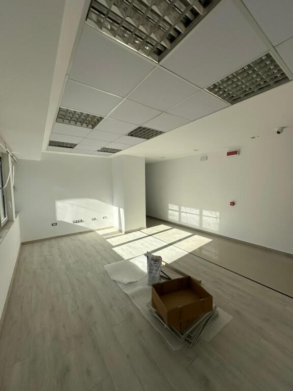 🏢 OFFICE FOR RENT – AMBASSADOR 3