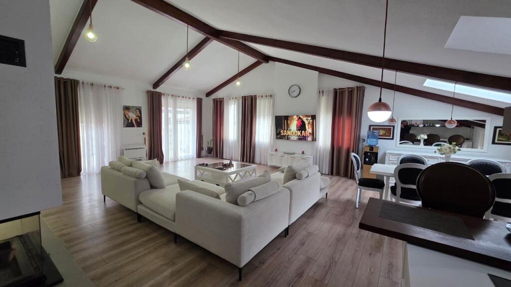 Penthouse for rent, Secret Garden