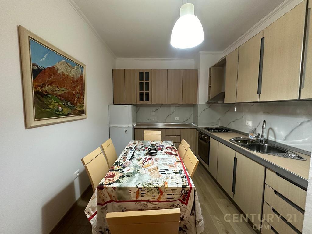 Japim me qira Apartament 1+1 ne qender ! 700 € /Muaj