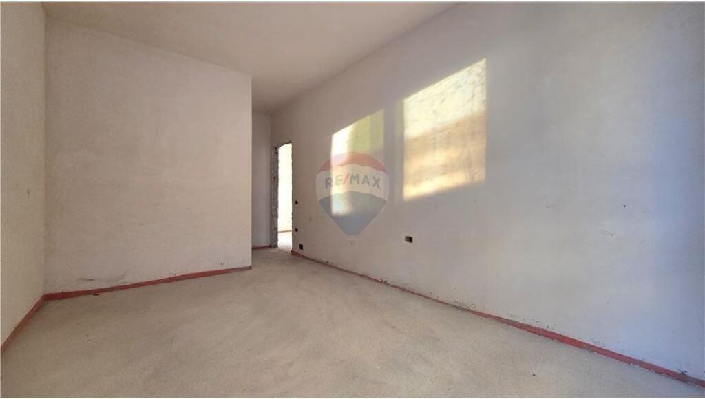 🏢 Apartament 2+1+2 për Shitje – Lungo Mare, Vlorë