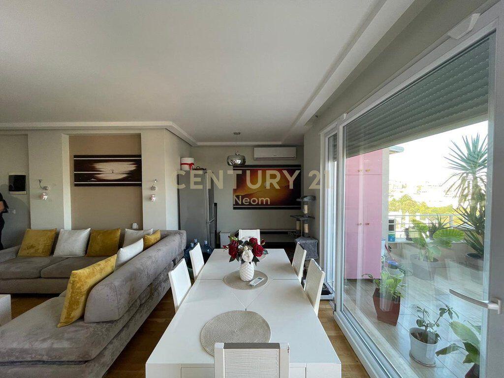 SHESIM, APARTAMENT 3+1+2+POST PARKIMI, KOPSHTI BOTANIK!