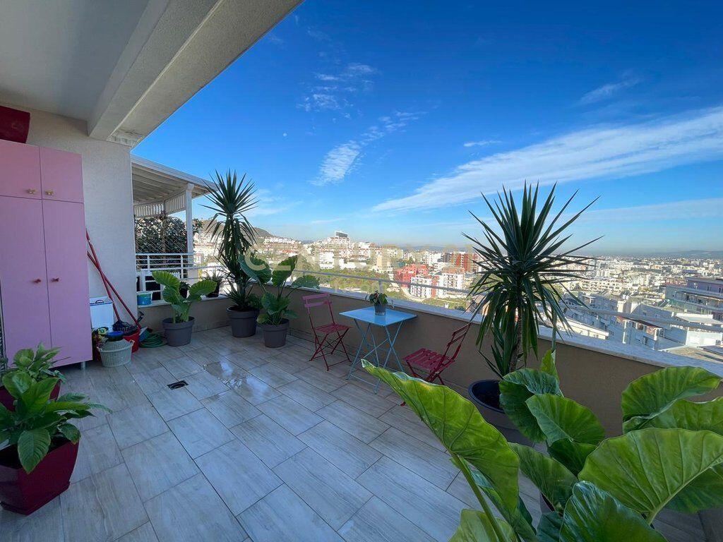 SHESIM, APARTAMENT 3+1+2+POST PARKIMI, KOPSHTI BOTANIK!