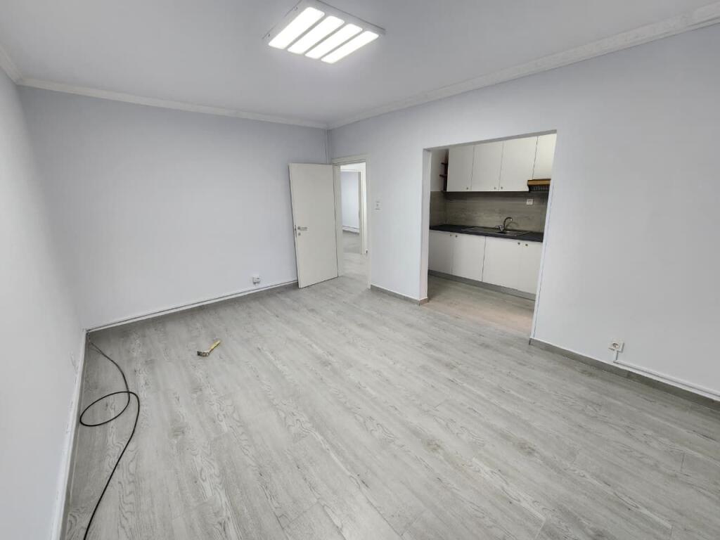 OFFICE FOR RENT 100 m2 (1st floor) Opposite Deliorgjit/ Irfan tomini🔥 3 work rooms (with parquet) 750 Eu (gross)