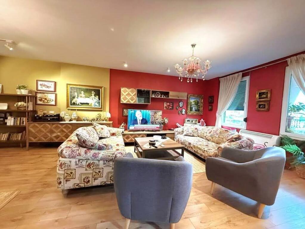 Exclusive Former Exhibition We sell super apartment