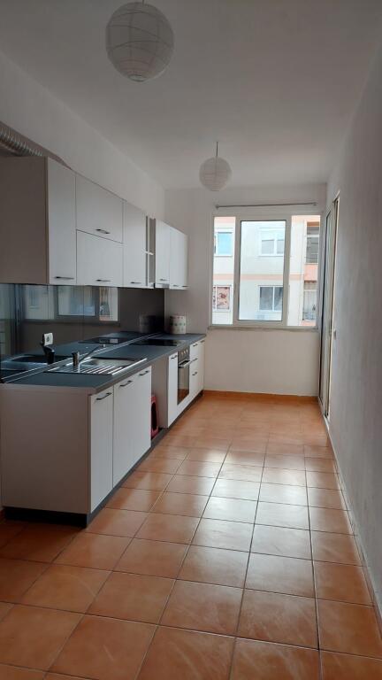 APARTAMENT 2+1 ME QIRA NE ASTIR