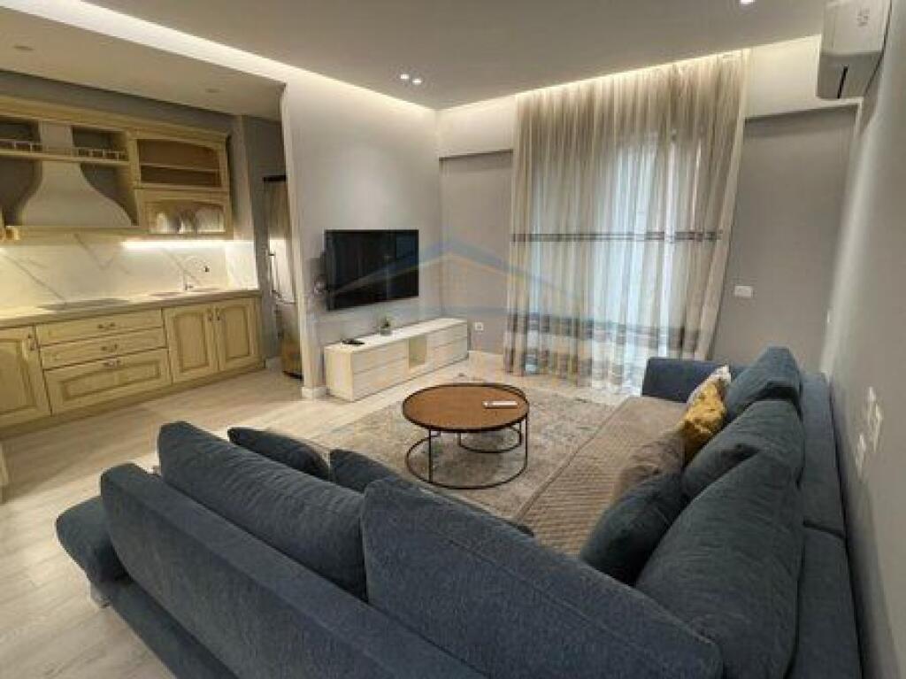 Shitet, Apartament 2+1+2, Rruga e Barrikadave, Tiranë