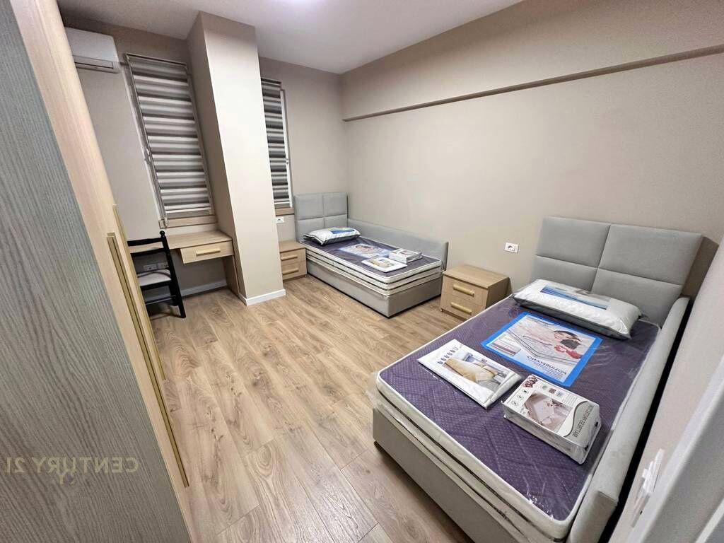 SHITET APARTAMENT 2+1+2 I PABANUAR KOMPLEKSI FRATARI, ASTIR!