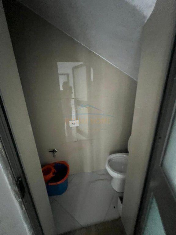 Shitet, Ambient Biznesi, Blloku Vasil Shanto, Tiranë