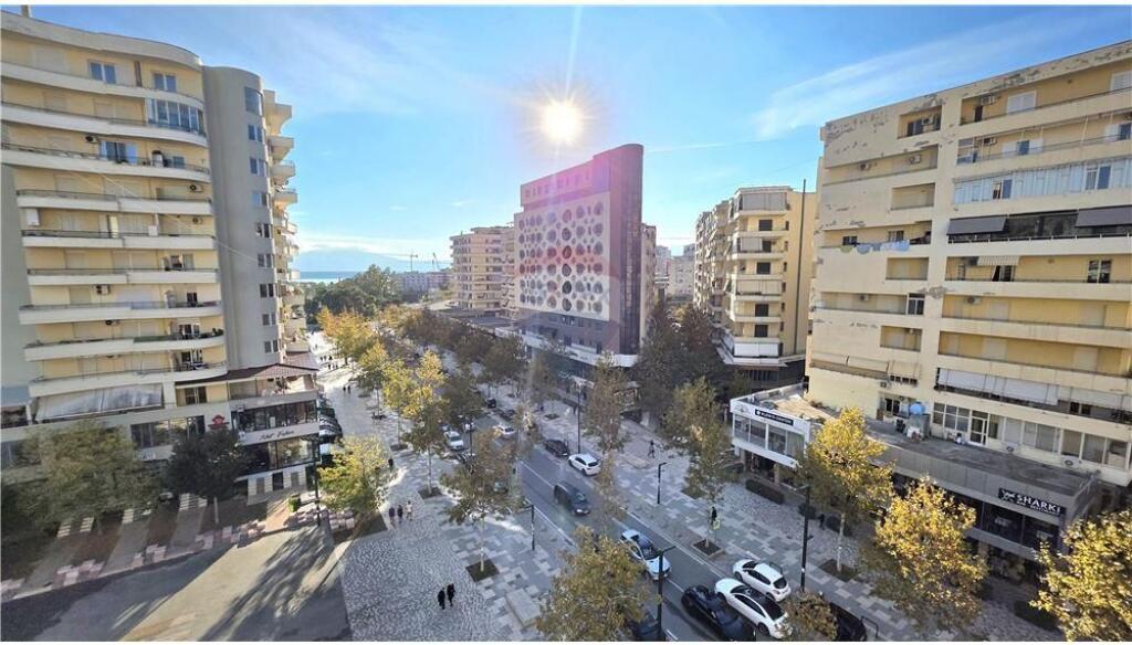 Apartament 2+1 me qera ne Bulevard,Vlore
