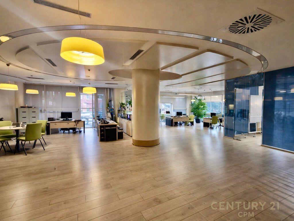 Ufficio premium in affitto 300 m² vicino allo Stadio Air Albania