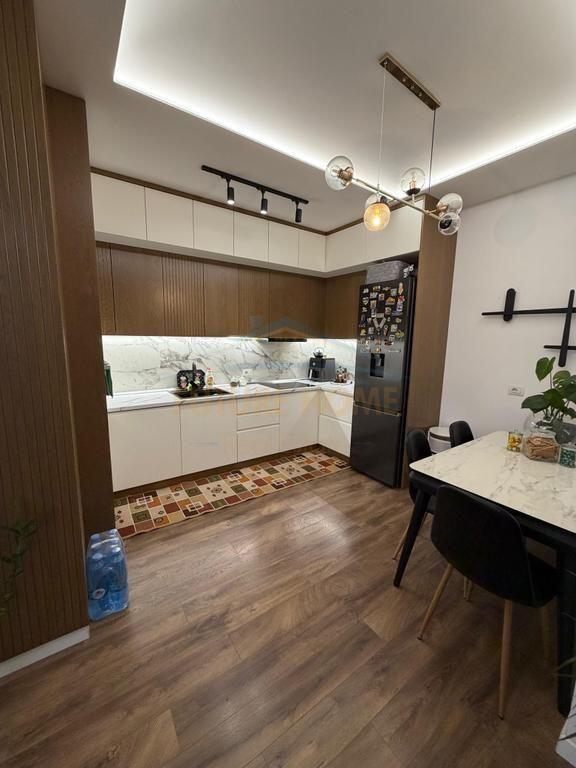 Shitet, Apartament 3+1+2, Residenca Oasis, Unaza e Re