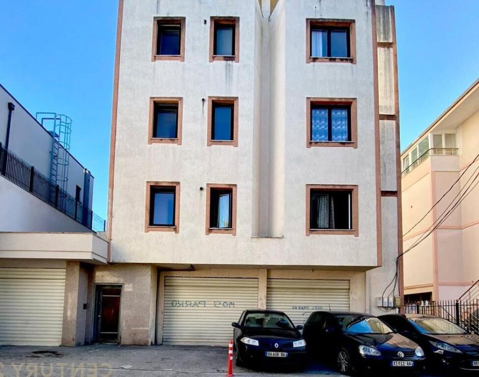 ofrojme per shitje studio apartament+ post parkimi, sauk i ri