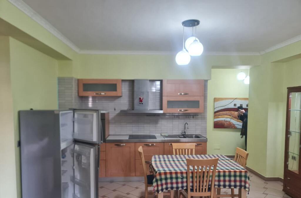 Affittasi 2+1 via Durresit 680 mila lek