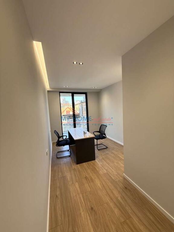 Ufficio in affitto in Via Mine Peza Tirana